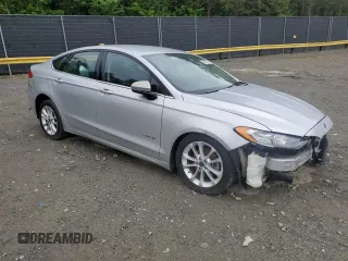 2019 Ford Fusion SE with VIN 3FA6P0LUXKR242582, listed as a Copart auction lot 55853165 with 110,138 mi miles and Clean Title. Bid and sale history available at DreamBid. Image 4.