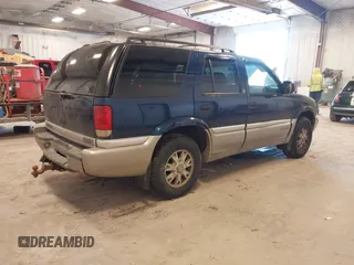 2000 GMC Jimmy Diamond Edition Luxury with VIN 1GKDT13W7Y2398987, listed as a IAAI auction lot 42035344 with 189,594 mi miles. Bid and sale history available at carsss.com. Image 4.