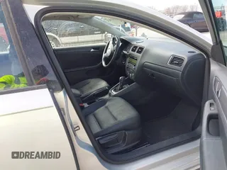 2011 Volkswagen Jetta SE with VIN 3VWDZ7AJXBM098328, listed as a IAAI auction lot 41819874 with 133,877 mi miles and . Bid and sale history available at DreamBid. Image 5.
