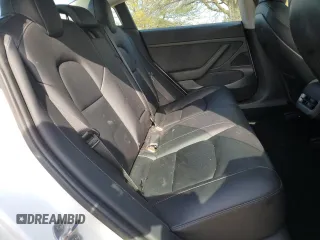 2021 Tesla Model 3 Standard Range Plus z VIN 5YJ3E1EAXMF870285, wystawiony jako Copart lot #53251375 z przebiegiem 64 085 mil mil oraz Szkody całkowita. Historia ofert i sprzedaży dostępna na DreamBid. Obrazek 10.