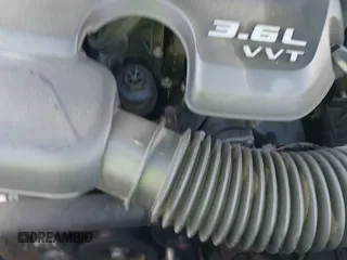 2015 Dodge Challenger SXT z VIN 2C3CDZAG5FH770530, wystawiony jako IAAI lot #41971010 z przebiegiem 144 803 mil mil oraz . Historia ofert i sprzedaży dostępna na DreamBid. Obrazek 19.