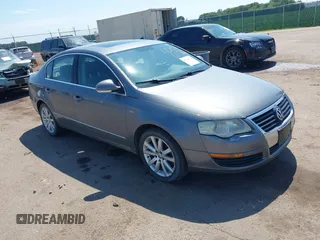 2006 Volkswagen Passat Lux z VIN WVWEK93C66E032649, wystawiony jako IAAI lot #42516172 z przebiegiem 215 070 mil mil oraz . Historia ofert i sprzedaży dostępna na DreamBid. Obrazek 1.