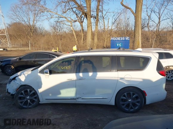 2017 Chrysler Pacifica Limited with VIN 2C4RC1GG4HR500560, listed as a IAAI auction lot 41764809 with 92,817 mi miles and . Bid and sale history available at DreamBid. Image 14.