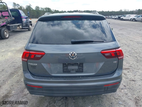 2018 Volkswagen Tiguan S with VIN 3VV1B7AX9JM088226, listed as a IAAI auction lot 41804141 with 68,026 mi miles. Bid and sale history available at carsss.com. Image 16.