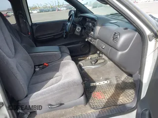 1998 Dodge Dakota SLT with VIN 1B7GG22X8WS677553, listed as a IAAI auction lot 41854961 with 167,917 mi miles and . Bid and sale history available at carsss.com. Image 5.