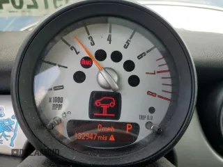 2011 MINI Hardtop z VIN WMWSU3C57BT095497, wystawiony jako Copart lot #55972645 z przebiegiem 132 947 mil mil oraz Szkody całkowita. Historia ofert i sprzedaży dostępna na DreamBid. Obrazek 9.