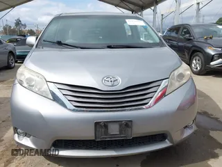 2015 Toyota Sienna XLE with VIN 5TDYK3DC1FS611521, listed as a IAAI auction lot 42136356 with 102,734 mi miles. Bid and sale history available at carsss.com. Image 13.