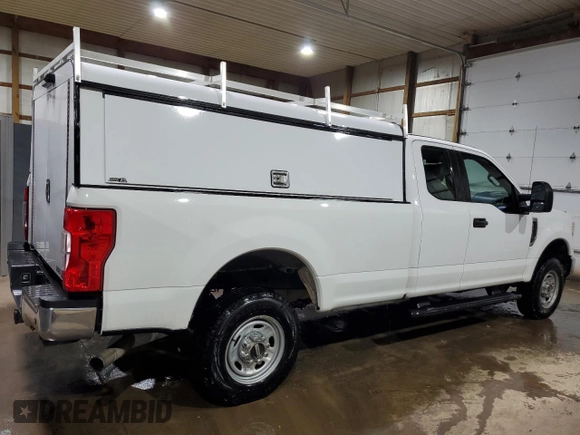 2021 Ford F-250 XL with VIN 1FT7X2B65MEC11811, listed as a Copart auction lot 43934155 with 110,725 mi miles and Clean title. Bid and sale history available at DreamBid. Image 3.