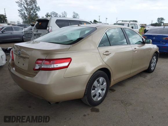 2011 Toyota Camry LE z VIN 4T1BF3EK4BU753024, wystawiony jako IAAI lot #41920255 z przebiegiem 198 088 mil mil oraz . Historia ofert i sprzedaży dostępna na DreamBid. Obrazek 4.