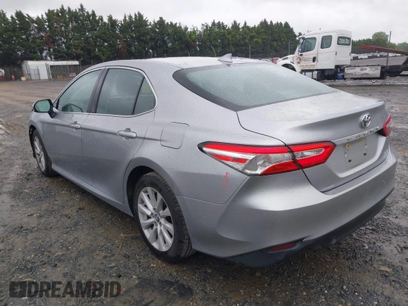 2019 Toyota Camry LE z VIN 4T1B11HK0KU698215, wystawiony jako IAAI lot #42319699 z przebiegiem 54 864 mil mil oraz . Historia ofert i sprzedaży dostępna na DreamBid. Obrazek 3.