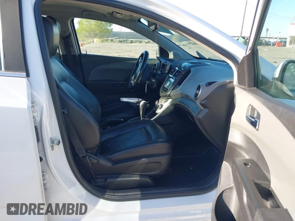 2016 Chevrolet Sonic LTZ z VIN 1G1JE5SB0G4144421, wystawiony jako IAAI lot #42020434 z przebiegiem 120 114 mil mil oraz . Historia ofert i sprzedaży dostępna na DreamBid. Obrazek 5.