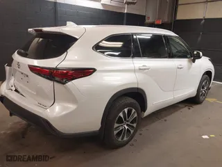 2022 Toyota Highlander XLE with VIN 5TDGZRBH5NS168930, listed as a IAAI auction lot 41913580 with 16,762 mi miles. Bid and sale history available at carsss.com. Image 4.