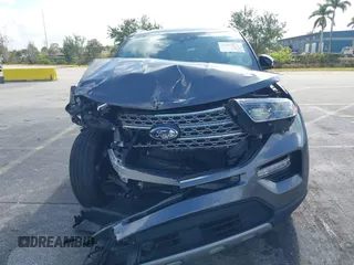2022 Ford Explorer Limited with VIN 1FMSK7FH8NGA63785, listed as a IAAI auction lot 41917975 with 50,647 mi miles. Bid and sale history available at carsss.com. Image 6.