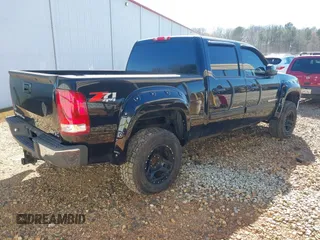 2007 GMC Sierra 1500 SLT z VIN 3GTEK133X7G528078, wystawiony jako IAAI lot #41621235 z przebiegiem Nie podano mil oraz . Historia ofert i sprzedaży dostępna na DreamBid. Obrazek 4.