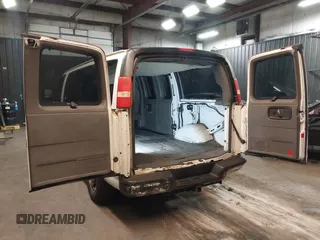 2012 Chevrolet Express Passenger LS z VIN 1GAWGPFGXC1114016, wystawiony jako IAAI lot #41514481 z przebiegiem 294 040 mil mil oraz . Historia ofert i sprzedaży dostępna na DreamBid. Obrazek 3.