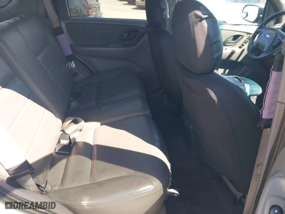 2002 Ford Escape XLT Choice with VIN 1FMYU03162KC30365, listed as a IAAI auction lot 41887421 with 364,136 mi miles. Bid and sale history available at carsss.com. Image 8.