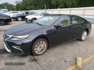 2016 Lexus ES 330 z VIN 58ABK1GG2GU017465, wystawiony jako Copart lot #63527244 z przebiegiem 71 571 mil mil oraz Czysty tytuł • Clean title. Historia ofert i sprzedaży dostępna na DreamBid. Obrazek 1.