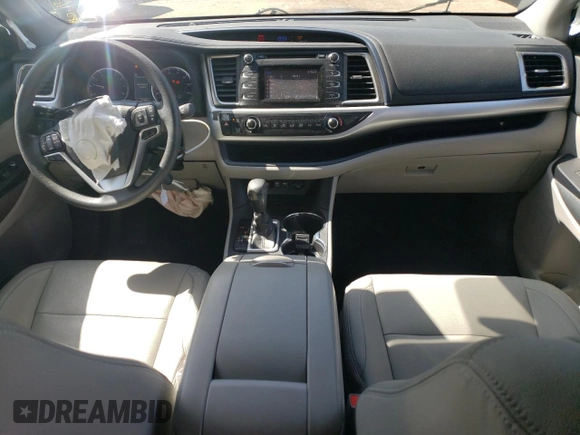 2019 Toyota Highlander LE z VIN 5TDZZRFH5KS360833, wystawiony jako Copart lot #52338595 z przebiegiem 34 386 mil mil oraz Szkoda całkowita • Salvage title. Historia ofert i sprzedaży dostępna na DreamBid. Obrazek 8.