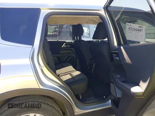 2024 Mitsubishi Outlander ES z VIN JA4J3UA8XRZ015082, wystawiony jako IAAI lot #42244407 z przebiegiem 18 885 mil mil oraz . Historia ofert i sprzedaży dostępna na DreamBid. Obrazek 8.
