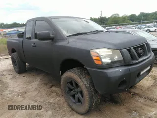 2012 Nissan Titan SE z VIN 1N6BA0CH1CN314915, wystawiony jako IAAI lot #42308048 z przebiegiem 223 921 mil mil oraz . Historia ofert i sprzedaży dostępna na DreamBid. Obrazek 1.