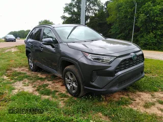 2023 Toyota RAV4 Hybrid LE z VIN 4T3MWRFV4PU090900, wystawiony jako IAAI lot #42299116 z przebiegiem 61 177 mil mil oraz . Historia ofert i sprzedaży dostępna na DreamBid. Obrazek 1.
