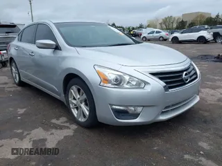 2013 Nissan Altima SV with VIN 1N4AL3AP3DC258550, listed as a IAAI auction lot 41955123 with 185,618 mi miles and . Bid and sale history available at carsss.com. Image 1.