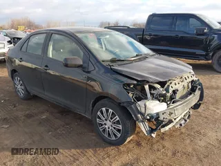 2009 Toyota Yaris z VIN JTDBT903994055857, wystawiony jako IAAI lot #41455682 z przebiegiem 129 657 mil mil oraz . Historia ofert i sprzedaży dostępna na DreamBid. Obrazek 1.