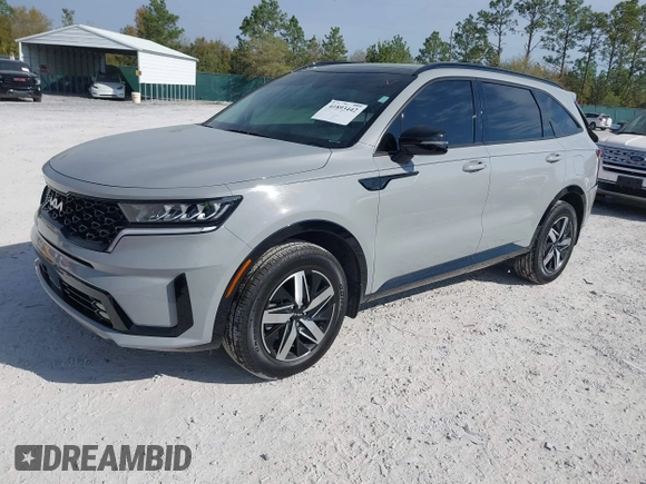 2023 Kia Sorento EX z VIN 5XYRH4LF9PG229689, wystawiony jako IAAI lot #41893442 z przebiegiem 17 906 mil mil oraz . Historia ofert i sprzedaży dostępna na DreamBid. Obrazek 2.