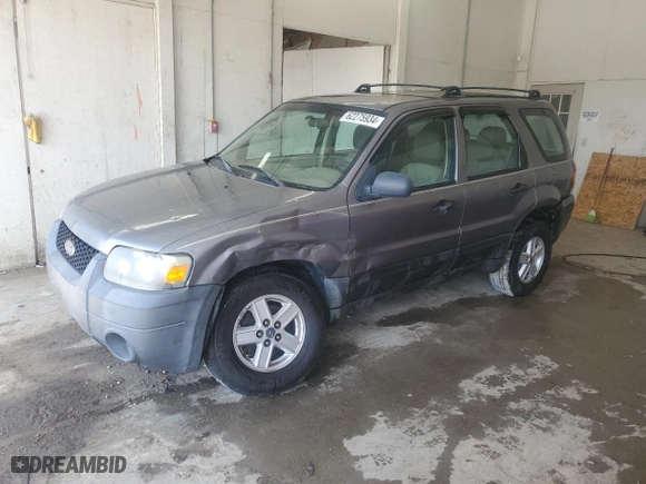 2007 Ford Escape XLS with VIN 1FMCU02Z47KA50729, listed as a Copart auction lot 62275934 with 304,945 mi miles and Salvage Title. Bid and sale history available at carsss.com. Image 1.