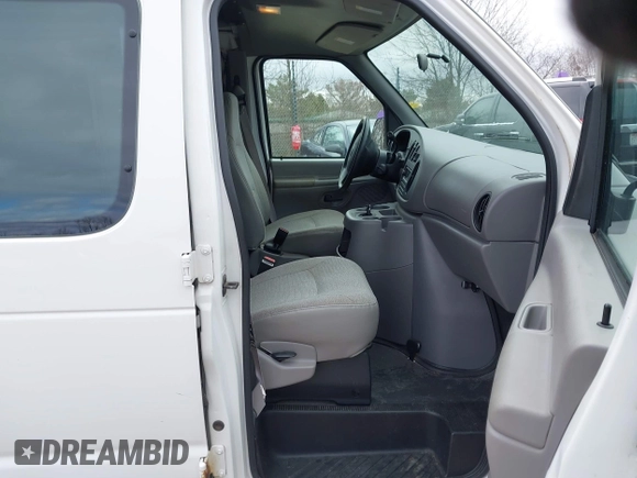 2000 Ford Econoline Cargo with VIN 1FTRE14W2YHB25933, listed as a IAAI auction lot 41912248 with 57,561 mi miles. Bid and sale history available at carsss.com. Image 5.