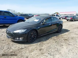 2015 Tesla Model S 85 kWh Battery with VIN 5YJSA1S11FFP79033, listed as a IAAI auction lot 41924740 with NaN miles. Bid and sale history available at carsss.com. Image 20.