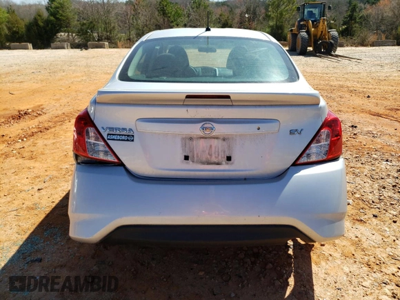2017 Nissan Versa SV z VIN 3N1CN7AP3HL892930, wystawiony jako Copart lot #49654465 z przebiegiem 70 782 mil mil oraz Szkoda całkowita • Salvage title. Historia ofert i sprzedaży dostępna na DreamBid. Obrazek 6.