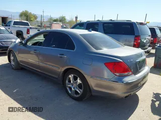2005 Acura RL z VIN JH4KB16575C011822, wystawiony jako IAAI lot #42434095 z przebiegiem Nie podano mil oraz . Historia ofert i sprzedaży dostępna na DreamBid. Obrazek 3.