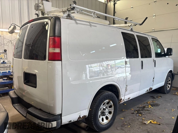 2013 Chevrolet Express Cargo z VIN 1GCSGAFX0D1138233, wystawiony jako IAAI lot #42511852 z przebiegiem 102 319 mil mil oraz . Historia ofert i sprzedaży dostępna na DreamBid. Obrazek 25.