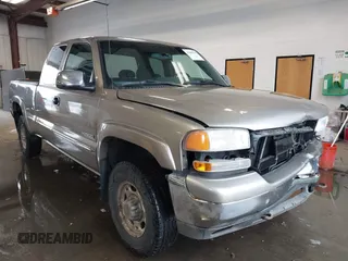 2000 GMC Sierra 2500 SLE z VIN 1GTGK29U2YZ144697, wystawiony jako IAAI lot #41609809 z przebiegiem 205 865 mil mil oraz . Historia ofert i sprzedaży dostępna na DreamBid. Obrazek 1.