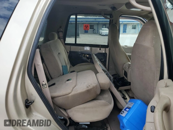 2000 Ford Expedition XLT with VIN 1FMRU1562YLB21052, listed as a Copart auction lot 45756345 with 193,192 mi miles and Salvage Title. Bid and sale history available at carsss.com. Image 11.