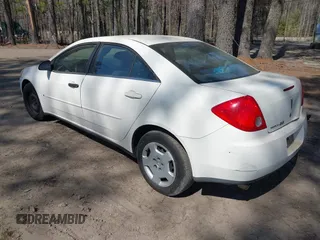 2008 Pontiac G6 1SV Value Leader with VIN 1G2ZF57B284297954, listed as a IAAI auction lot 41864563 with 203,678 mi miles. Bid and sale history available at carsss.com. Image 3.