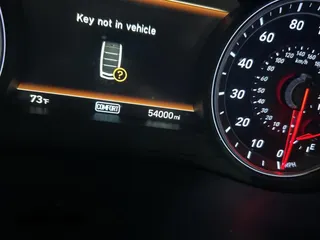 2021 Genesis G70 2.0T z VIN KMTG34LAXMU074866, wystawiony jako Copart lot #56966995 z przebiegiem 54 000 mil mil oraz Tytuł czysty. Historia ofert i sprzedaży dostępna na DreamBid. Obrazek 8.