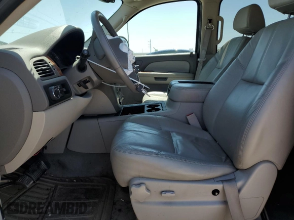 2008 GMC Yukon XL SLT 4SA z VIN 1GKFC16068J243658, wystawiony jako Copart lot #52798235 z przebiegiem 123 202 mil mil oraz Szkoda całkowita • Salvage title. Historia ofert i sprzedaży dostępna na DreamBid. Obrazek 7.