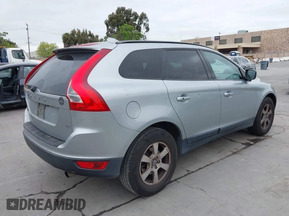 2010 Volvo XC60 3.2L with VIN YV4960DL5A2106408, listed as a IAAI auction lot 42047320 with 179,847 mi miles. Bid and sale history available at carsss.com. Image 4.