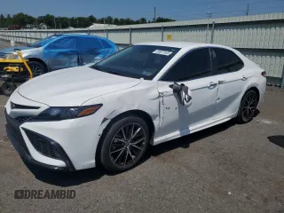 2023 Toyota Camry SE z VIN 4T1G11AK9PU839967, wystawiony jako Copart lot #59837405 z przebiegiem 16 088 mil mil oraz Szkoda całkowita • Salvage title. Historia ofert i sprzedaży dostępna na DreamBid. Obrazek 1.