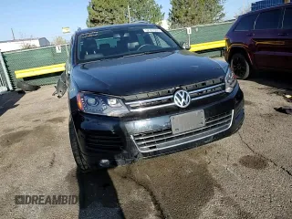 2014 Volkswagen Touareg X z VIN WVGEP9BP5ED008560, wystawiony jako Copart lot #52767595 z przebiegiem Nie podano mil oraz Szkoda całkowita • Salvage title. Historia ofert i sprzedaży dostępna na DreamBid. Obrazek 11.