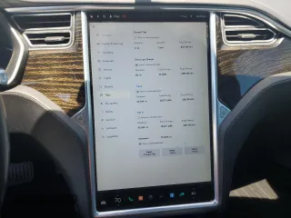 2016 Tesla Model S 90D z VIN 5YJSA1E20GF153799, wystawiony jako Copart lot #56104665 z przebiegiem 115 674 mil mil oraz Szkoda całkowita • Salvage title. Historia ofert i sprzedaży dostępna na DreamBid. Obrazek 9.