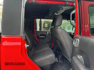 2020 Jeep Gladiator Sport S z VIN 1C6HJTAG7LL126346, wystawiony jako IAAI lot #42711702 z przebiegiem 147 263 mil mil oraz . Historia ofert i sprzedaży dostępna na DreamBid. Obrazek 8.