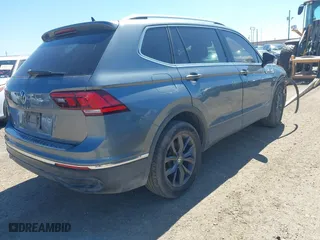 2022 Volkswagen Tiguan SE with VIN 3VV3B7AX0NM108653, listed as a IAAI auction lot 41624390 with 37,078 mi miles. Bid and sale history available at carsss.com. Image 4.