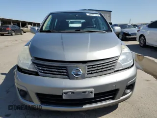 2011 Nissan Versa S z VIN 3N1BC1CP2BL469761, wystawiony jako Copart lot #57906935 z przebiegiem 178 416 mil mil oraz Szkoda całkowita • Salvage title. Historia ofert i sprzedaży dostępna na DreamBid. Obrazek 5.