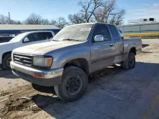 1996 Toyota T100 SR5 z VIN JT4UN24D7T0031777, wystawiony jako Copart lot #83342654 z przebiegiem 220 423 mil mil oraz Szkoda całkowita • Salvage title. Historia ofert i sprzedaży dostępna na DreamBid. Obrazek 1.