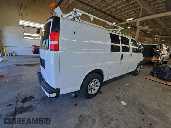 2014 Chevrolet Express Cargo z VIN 1GCSGAFX3E1200712, wystawiony jako IAAI lot #42854205 z przebiegiem 64 421 mil mil oraz . Historia ofert i sprzedaży dostępna na DreamBid. Obrazek 6.