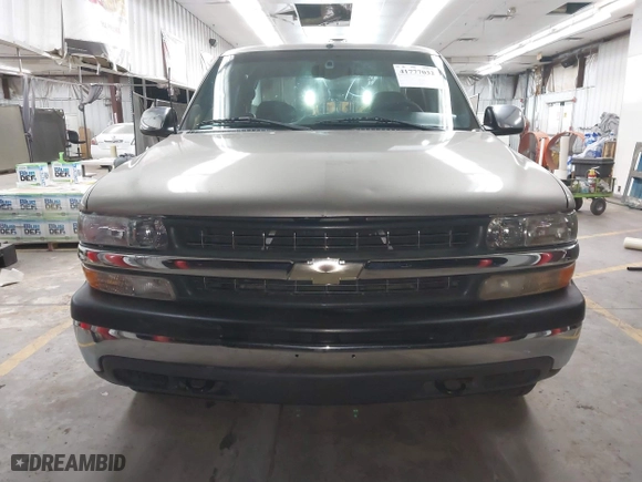 2000 Chevrolet Silverado 1500 LT with VIN 1GCEK19T4YE162277, listed as a IAAI auction lot 41777032 with 235,337 mi miles. Bid and sale history available at carsss.com. Image 12.