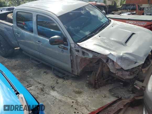 2005 Toyota Tacoma PreRunner with VIN 5TEKU72N95Z121406, listed as a Copart auction lot 82873104 with 0 mi miles and Non Repairable. Bid and sale history available at carsss.com. Image 4.